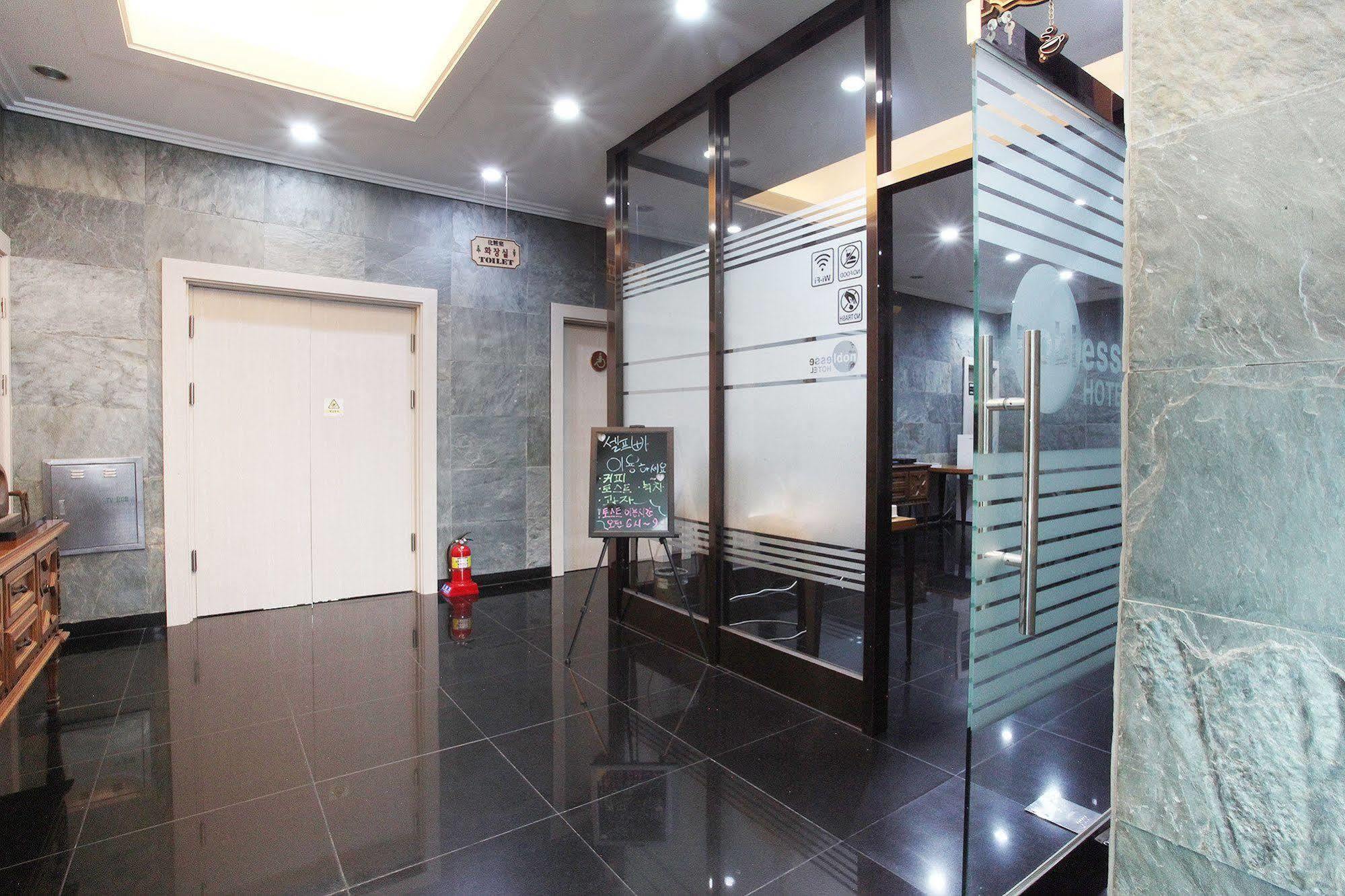Noblesse Hotel Jeju Esterno foto