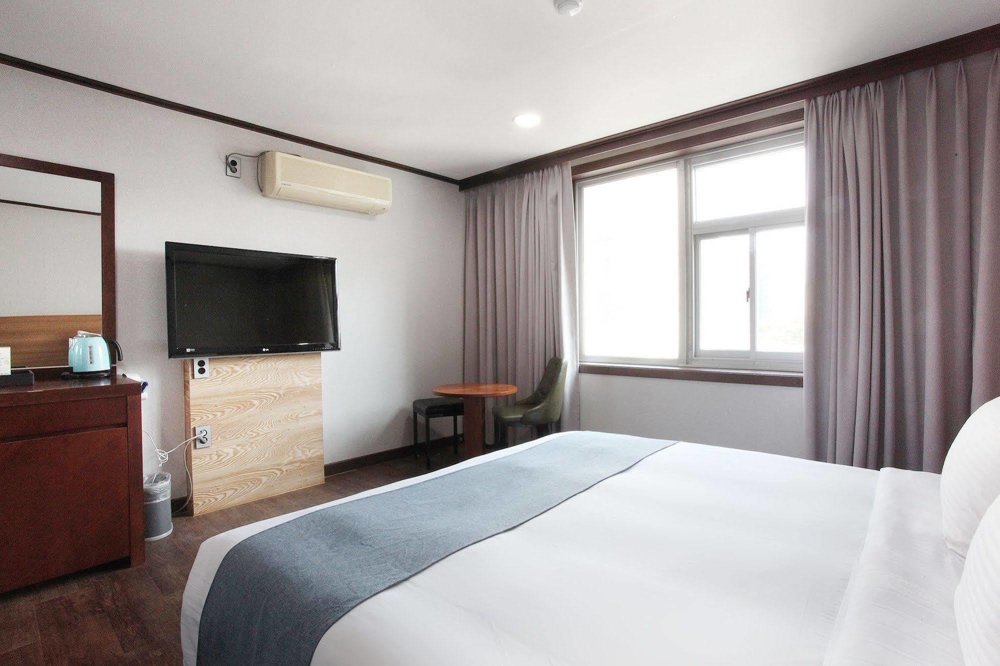 Noblesse Hotel Jeju Esterno foto