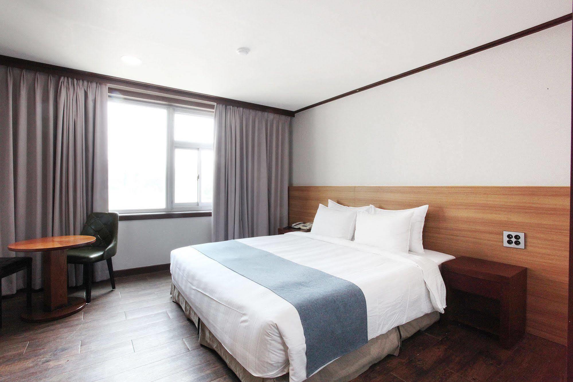 Noblesse Hotel Jeju Esterno foto