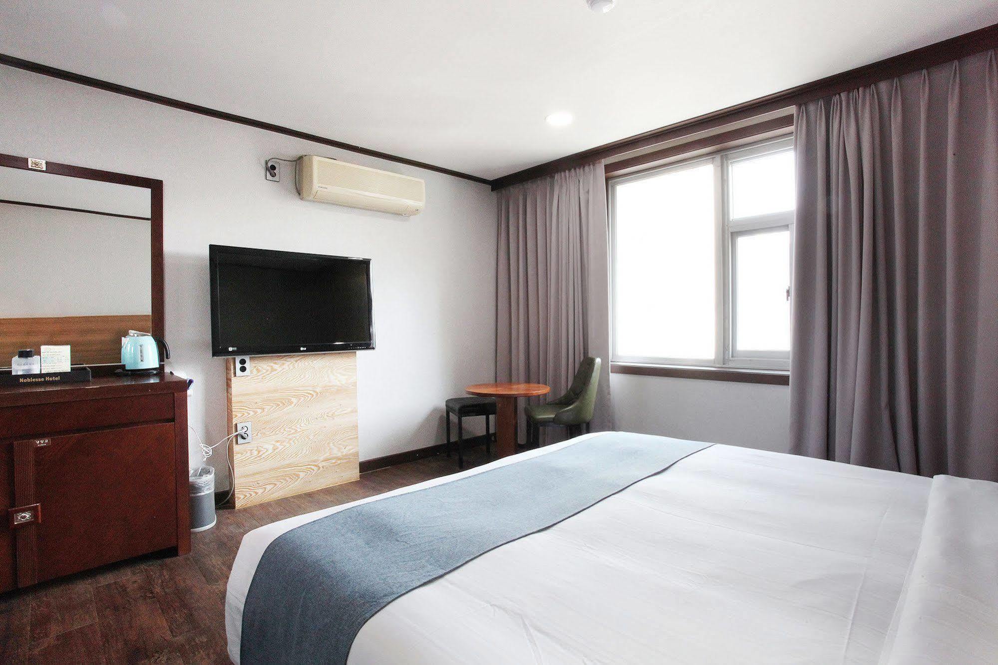Noblesse Hotel Jeju Esterno foto
