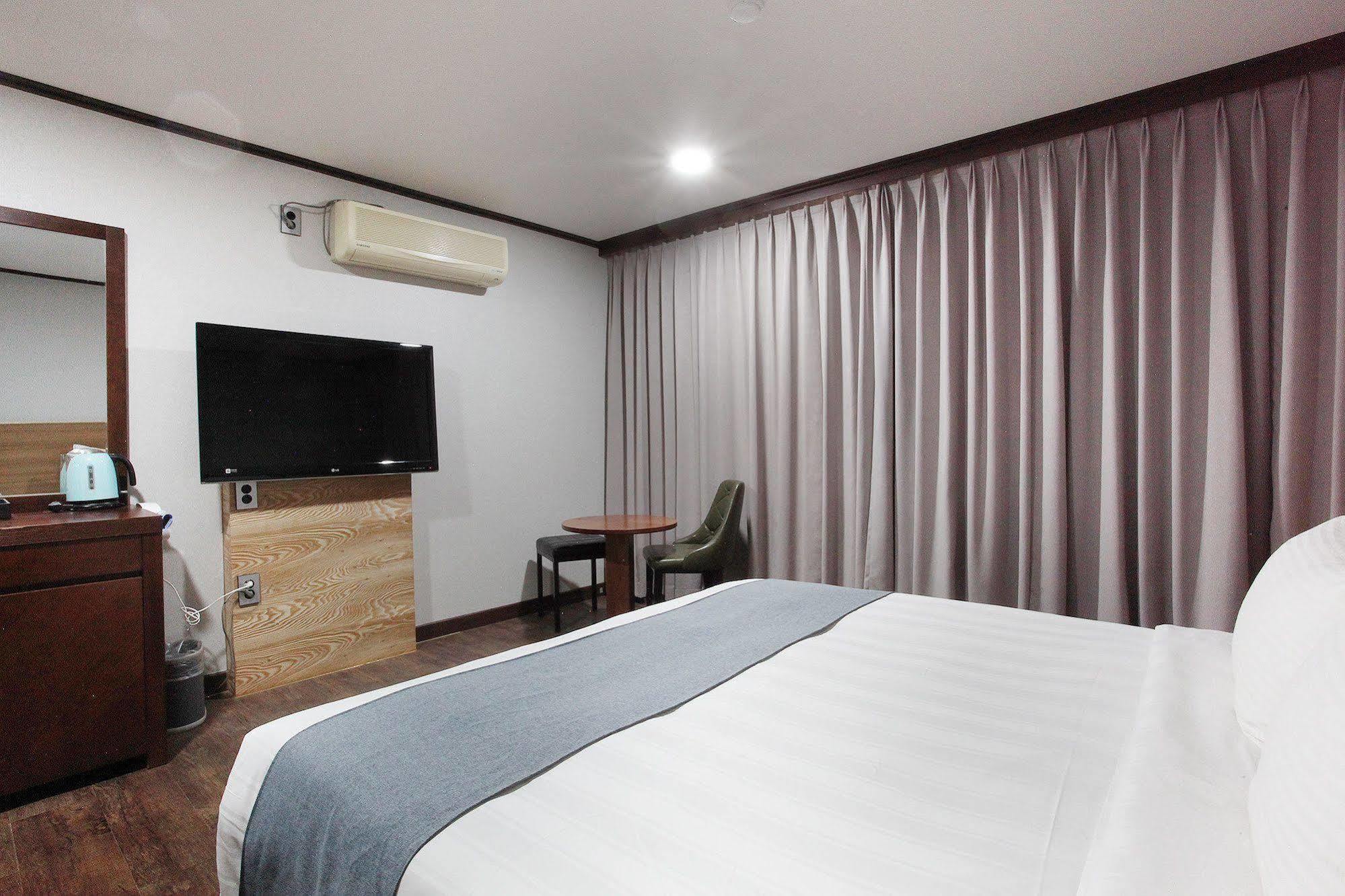 Noblesse Hotel Jeju Esterno foto