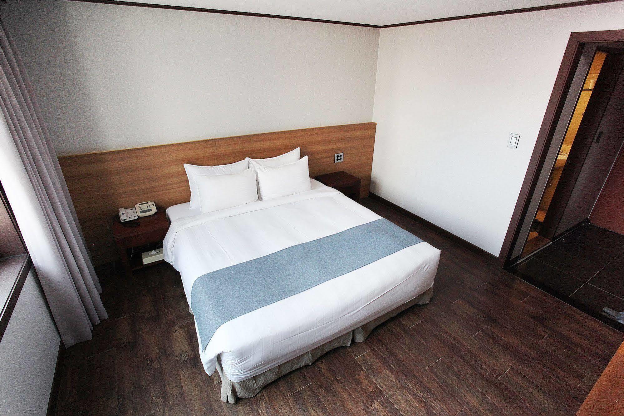 Noblesse Hotel Jeju Esterno foto