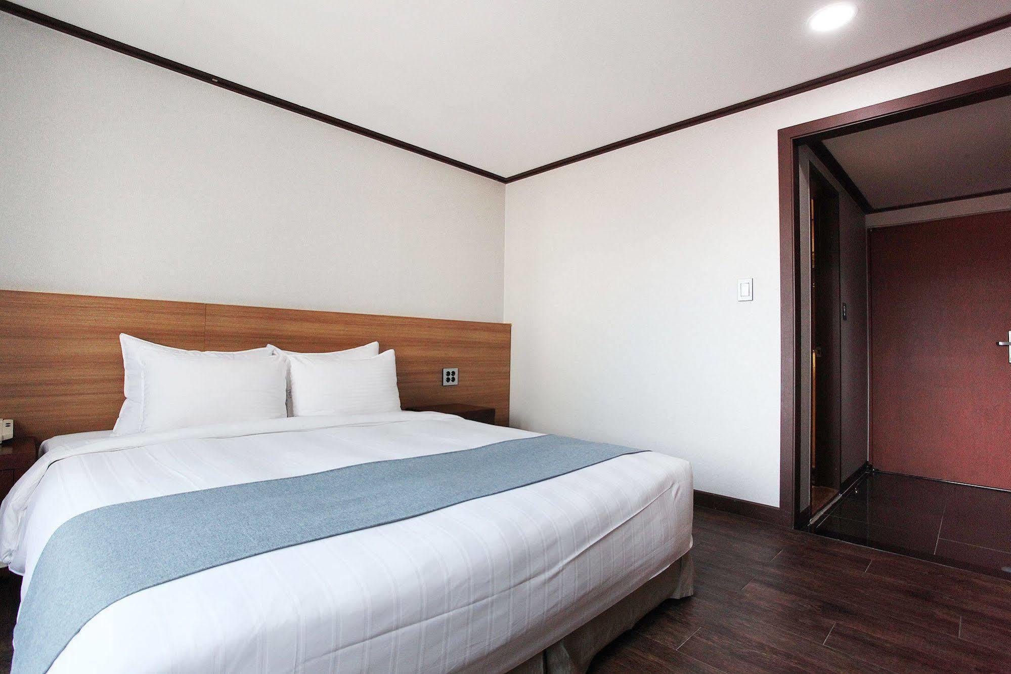 Noblesse Hotel Jeju Esterno foto