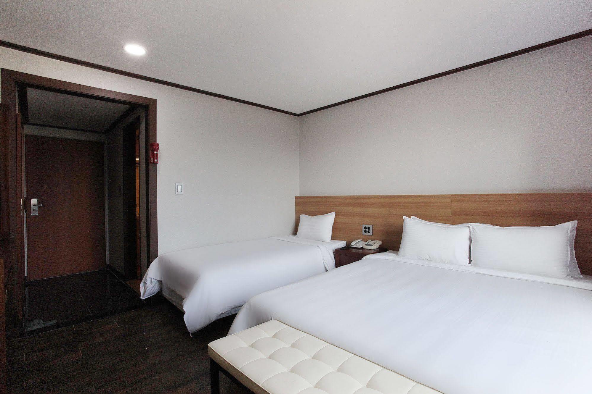 Noblesse Hotel Jeju Esterno foto